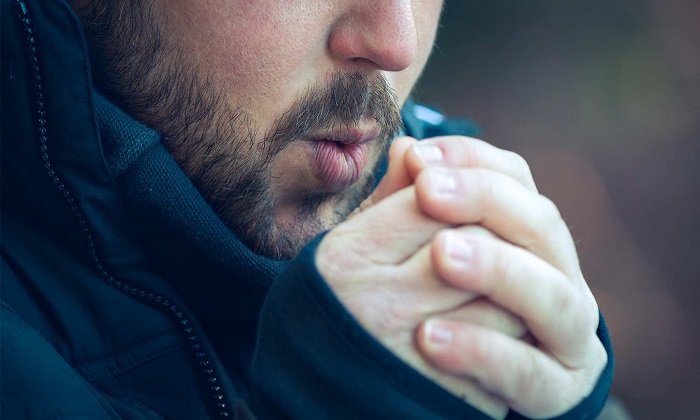 10 دلیل احساس دائمی سرما در انگشتان 10 دلیل احساس دائمی سرما در انگشتان