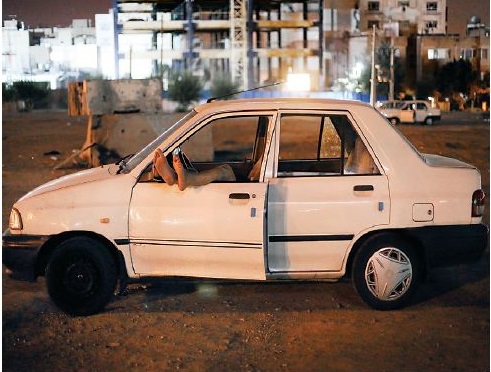 در پراید میخوابم چون خانه ندارم در پراید میخوابم چون خانه ندارم