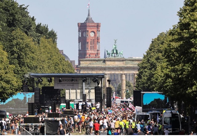 آلمان؛ اعتراض به محدودیتهای کرونایی (+عکس)/ معترضان: مجبوریم پوزهبند بزنیم ااعتراض به محدودیت کرونا در آلمان