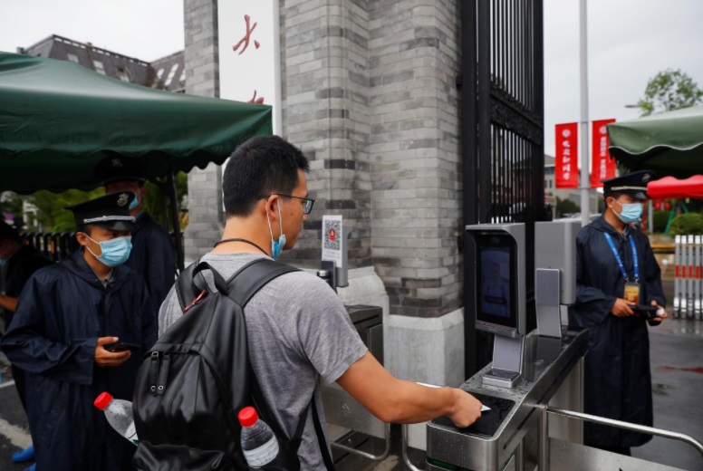 شرط جدید بازگشایی دانشگاه در چین: رزرو زمان حمام و استفاده از دستگاه تشخیص چهره شرط جدید بازگشایی دانشگاه در چین: رزرو زمان حمام و استفاده از دستگاه تشخیص چهره