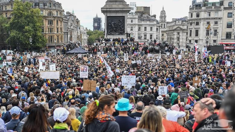 پلیس آلمان تظاهرات هزاران نفره مخالفان ماسک را متفرق کرد پلیس آلمان تظاهرات هزاران نفره مخالفان ماسک را متفرق کرد
