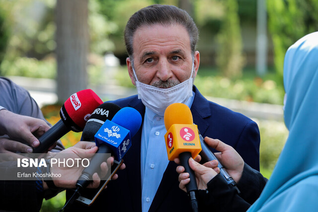 واعظی: دولت در بورس دخالت نمی‌کند اما از سرمایه هایش مراقبت می کند