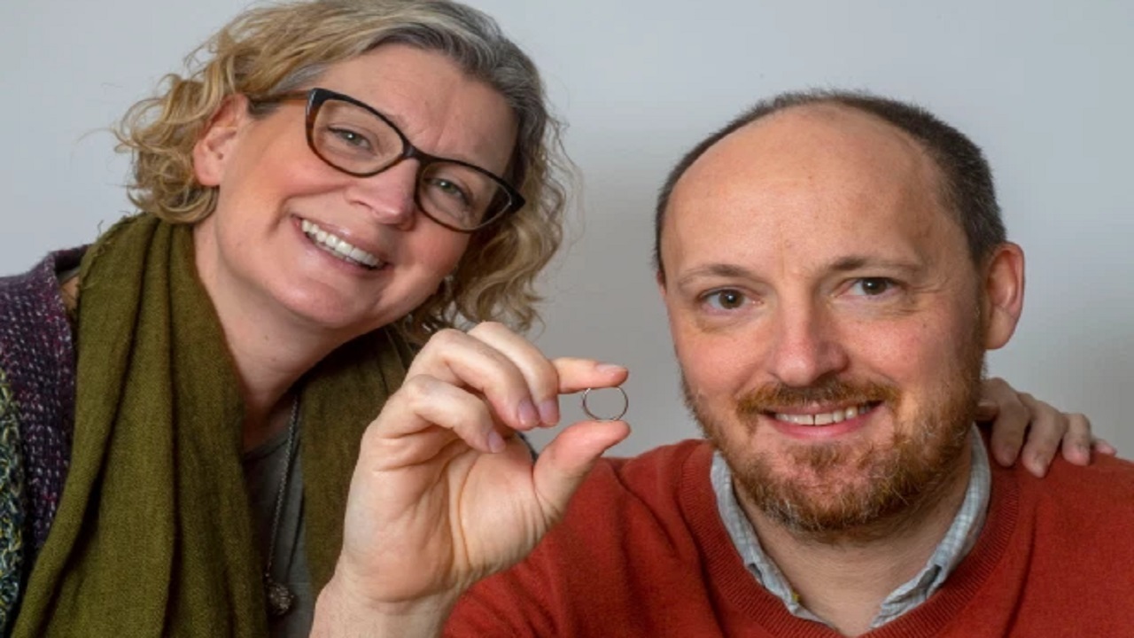 پیدا شدن یک حلقه ازدواج در فاصله 200 مایلی پس از 6 سال! (+عکس) پیدا شدن حلقه ازدواج