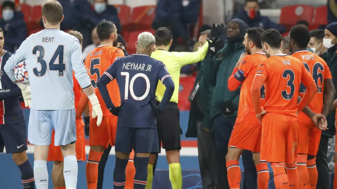 لغو یک بازی فوتبال به خاطر نژادپرستی/ مقصر: داور چهارم لغو یک بازی فوتبال به خاطر نژادپرستی/ مقصر: داور چهارم