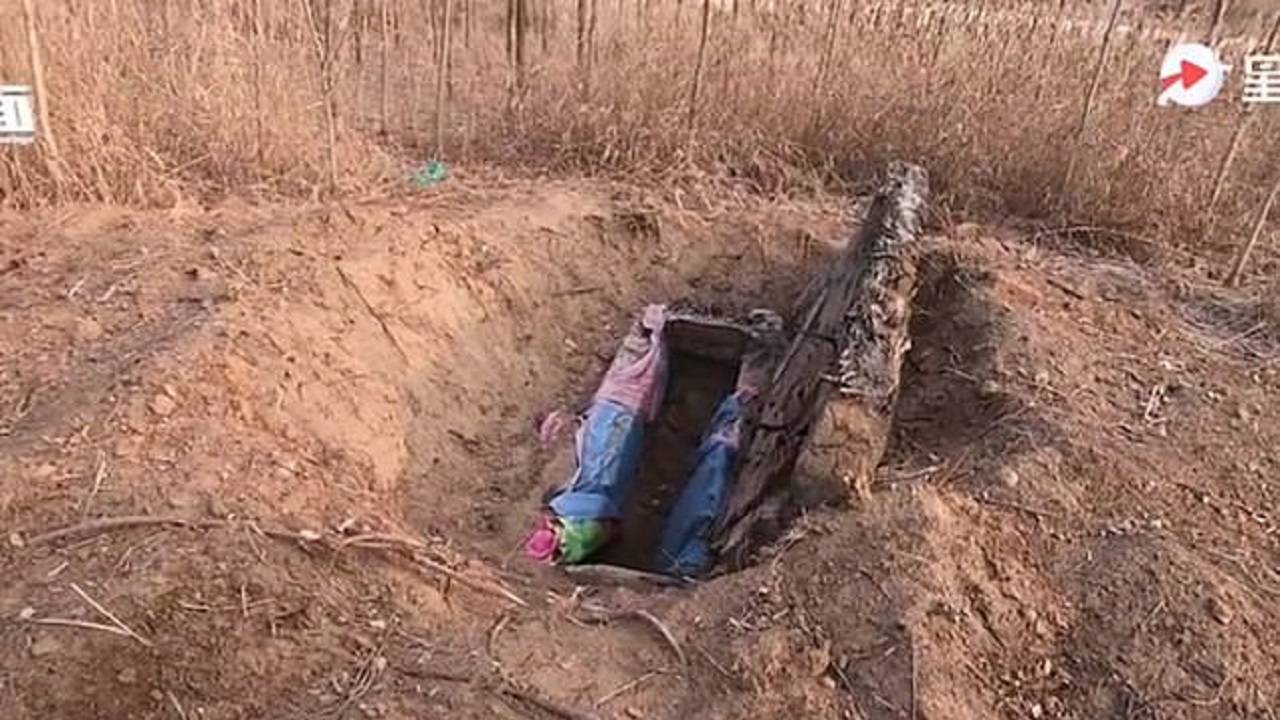 رسم عجیب ازدواج اشباح در چین! (+عکس)