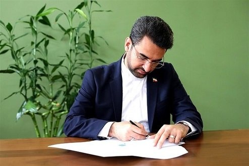 آذری‌جهرمی: بخاطر تنگ‌نظری‌ها، ساعات دشواری به لحاظ ترافیک شبکه اینترنت خواهیم داشت