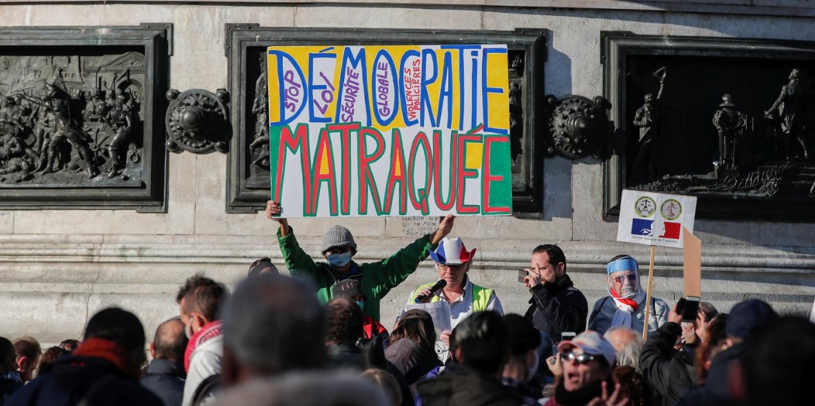 تظاهرات علیه خشونت پلیس فرانسه/ شلیک گاز اشک‌آور، درگیری فیزیکی و بازداشت معترضان