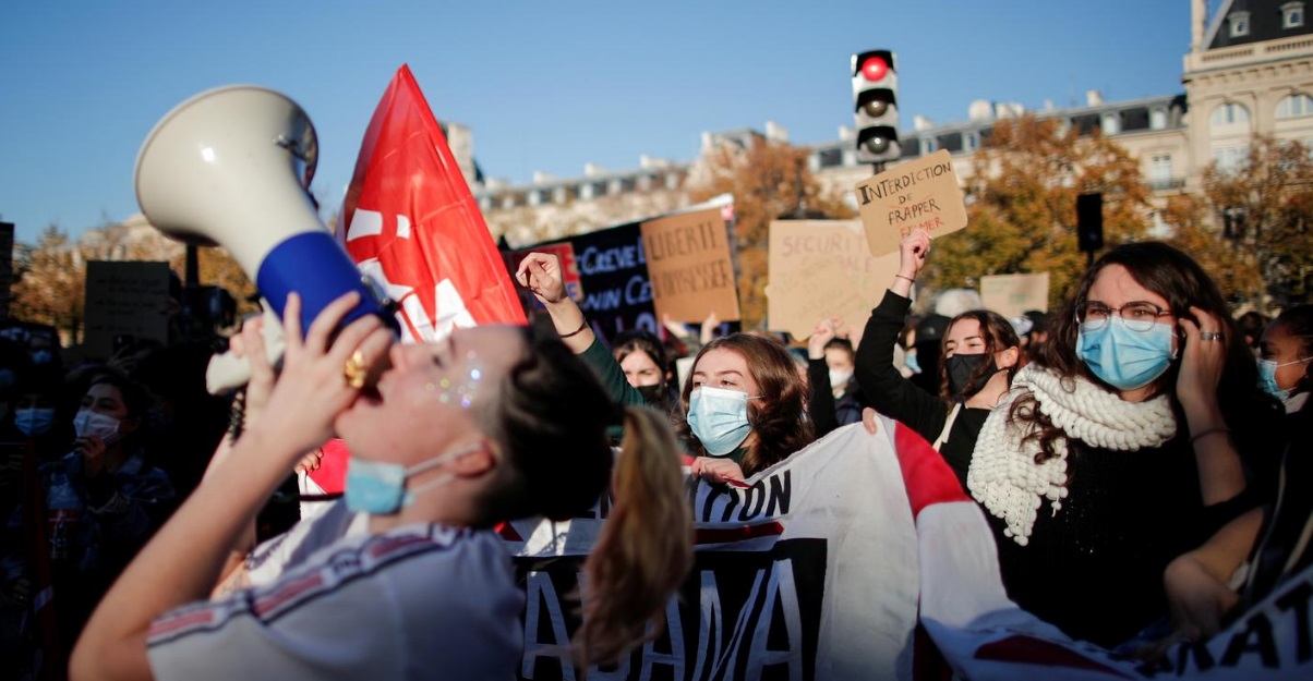 تظاهرات علیه خشونت پلیس فرانسه/ شلیک گاز اشک‌آور، درگیری فیزیکی و بازداشت معترضان