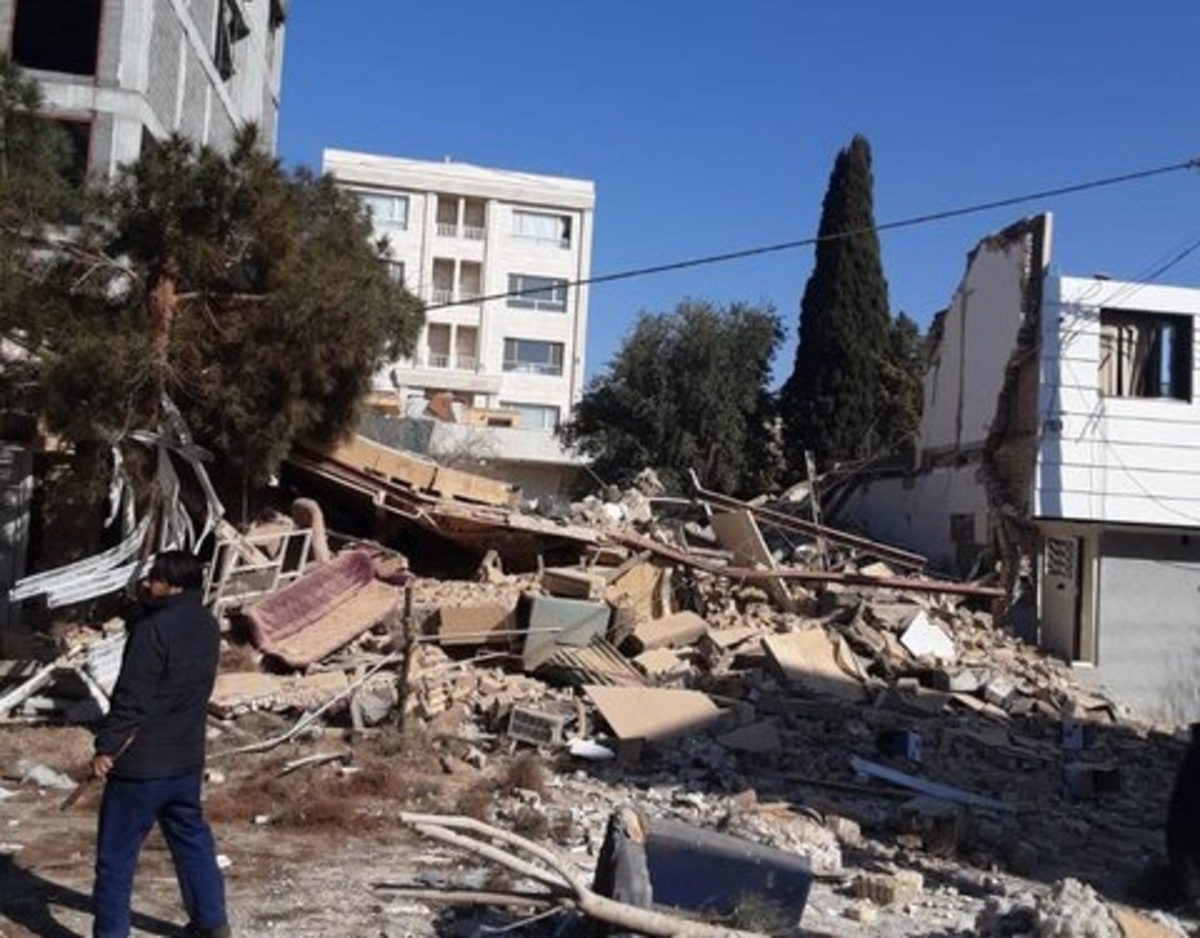 انفجار ساختمان ۲ طبقه در یزد/ آواربرداری برای نجات مصدومان در حال انجام است