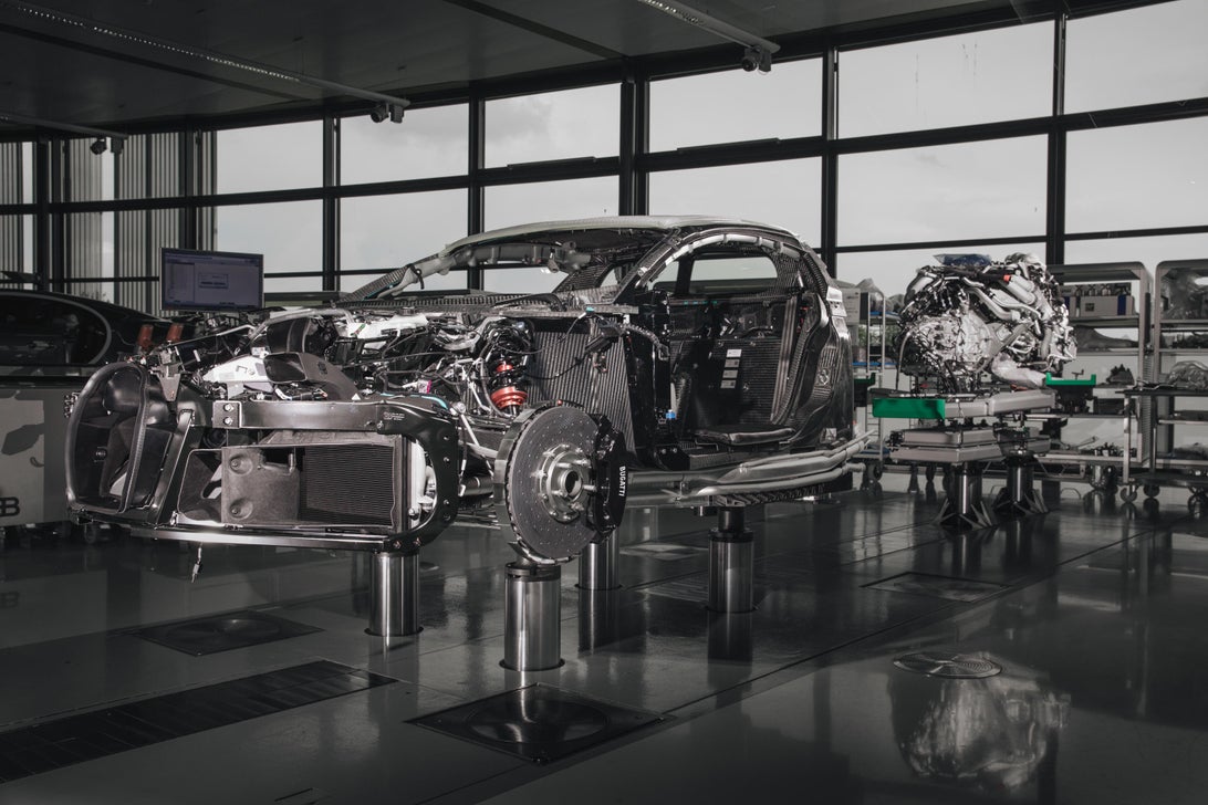 بوگاتی شیرون چگونه تولید می شود؛ ترکیب هنر و مهندسی در یک 