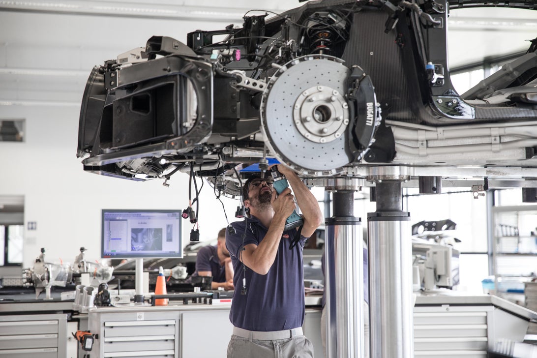 بوگاتی شیرون چگونه تولید می شود؛ ترکیب هنر و مهندسی در یک 