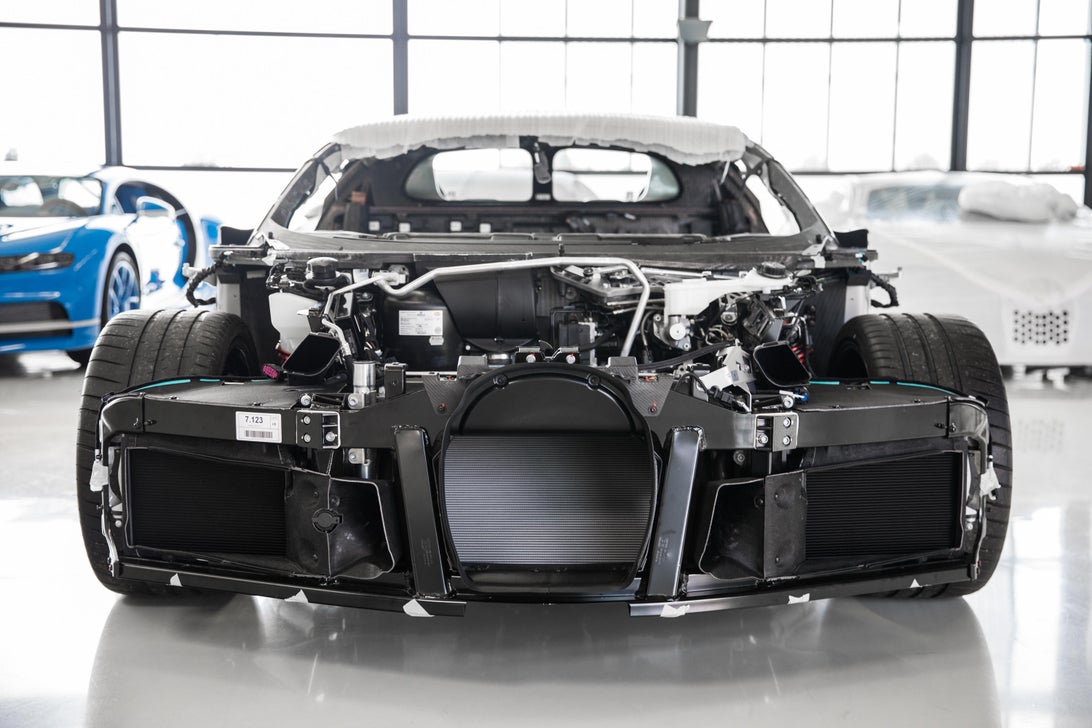 بوگاتی شیرون چگونه تولید می شود؛ ترکیب هنر و مهندسی در یک 