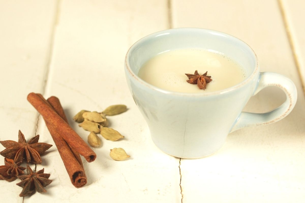 از فواید بی نظیر نوشیدن شیر دارچین پیش از خواب از فواید بی نظیر نوشیدن شیر دارچین پیش از خواب