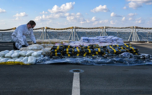 آمریکا: یک کشتی از ایران به سمت حوثی های یمن را توقیف کردیم آمریکا: یک کشتی از ایران به سمت حوثی های یمن را توقیف کردیم