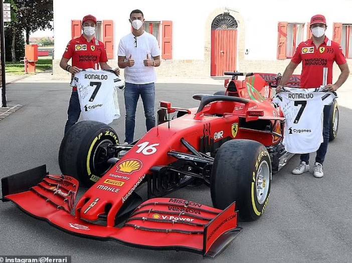 نمایش گاراژ 18 میلیون پوندی کریستیانو رونالدو (+عکس) نمایش گاراژ 18 میلیون پوندی کریستیانو رونالدو (+عکس)