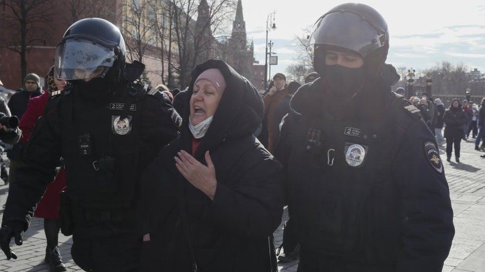 تظاهرات ضد جنگ روسیه؛ دستگیری 4300 نفر/ 4300 بازداشتی در تظاهرات ضد جنگ روسیه تظاهرات ضد جنگ روسیه؛ دستگیری 4300 نفر/ 4300 بازداشتی در تظاهرات ضد جنگ روسیه