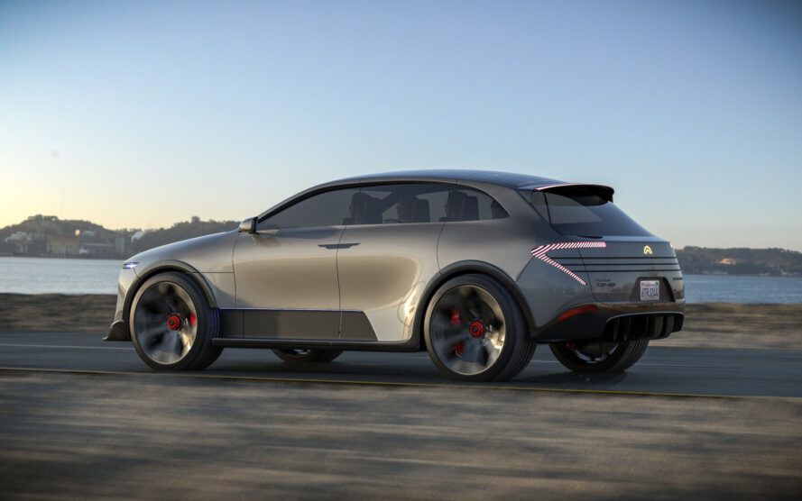 هامبل وان؛ شاسی بلندی که از خورشید نیرو میگیرد هامبل وان؛ شاسی بلندی که از خورشید نیرو میگیرد