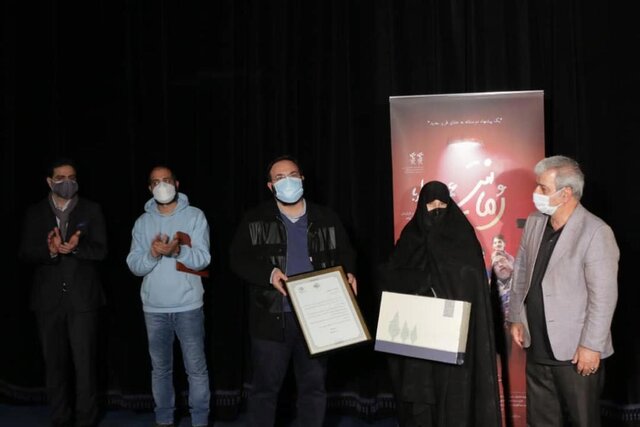 مادر علی انصاریان: اولین باری است که بدون علی به سینما می آیم مراسم