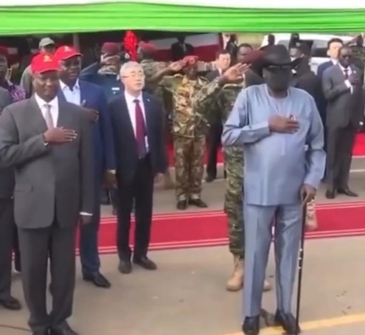 سودان جنوبی ؛ خبرنگاران و تاوان خیس کردن بی موقع رئیس جمهور سودان جنوبی ؛ خبرنگاران و تاوان خیس کردن بی موقع رئیس جمهور