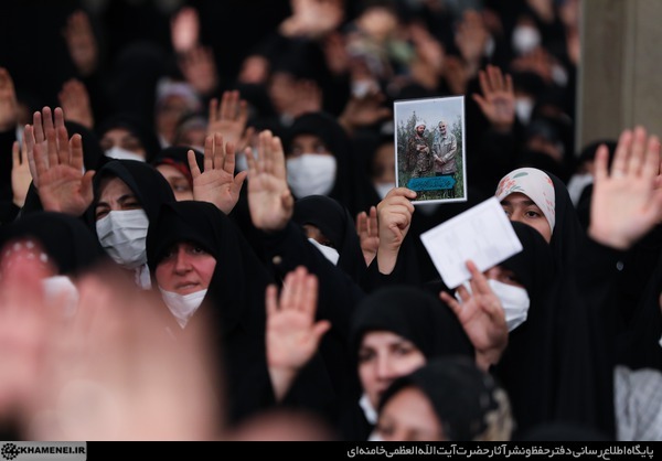 مقام معظم رهبری: راه رفع وسوسه تبلیغاتیِ اثرگذار بر ذهن جوان و نوجوان باتوم نیست، تبیین و روشنگری است