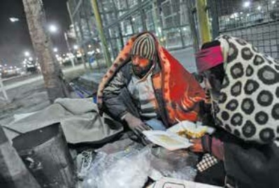 روایت تلخ زنان و مردانی که در زمستان سردِ سخت، پناهی ندارند روایت تلخ زنان و مردانی که در زمستان سردِ سخت، پناهی ندارند