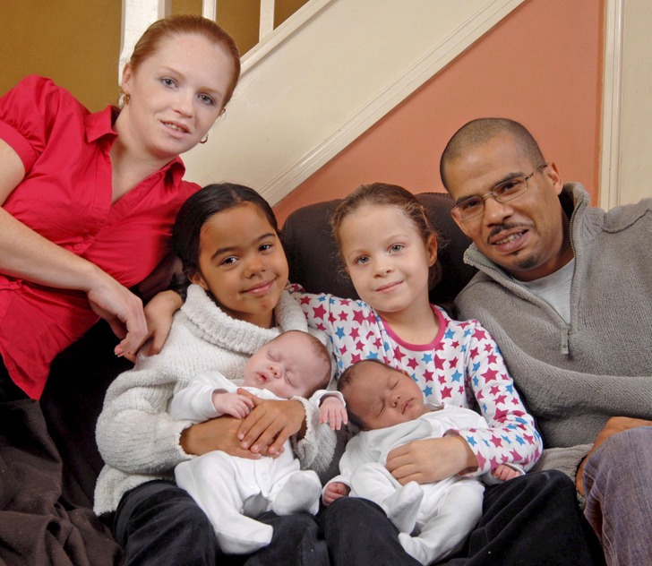 زوجی که دو بار دوقلوهایی نادر به دنیا آوردند (عکس) زوجی که دو بار دوقلوهایی نادر به دنیا آوردند (عکس)