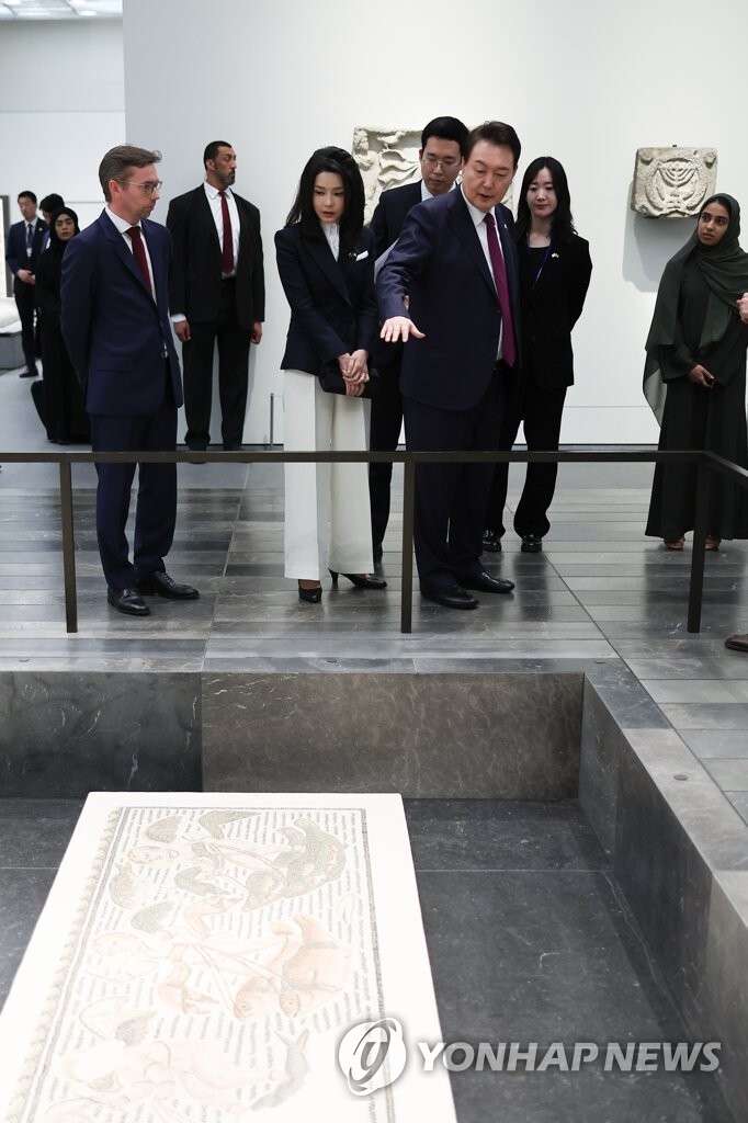 سفر رئیس جمهوری کره جنوبی به امارات (+عکس) سفر رئیس جمهوری کره جنوبی به امارات (+عکس)