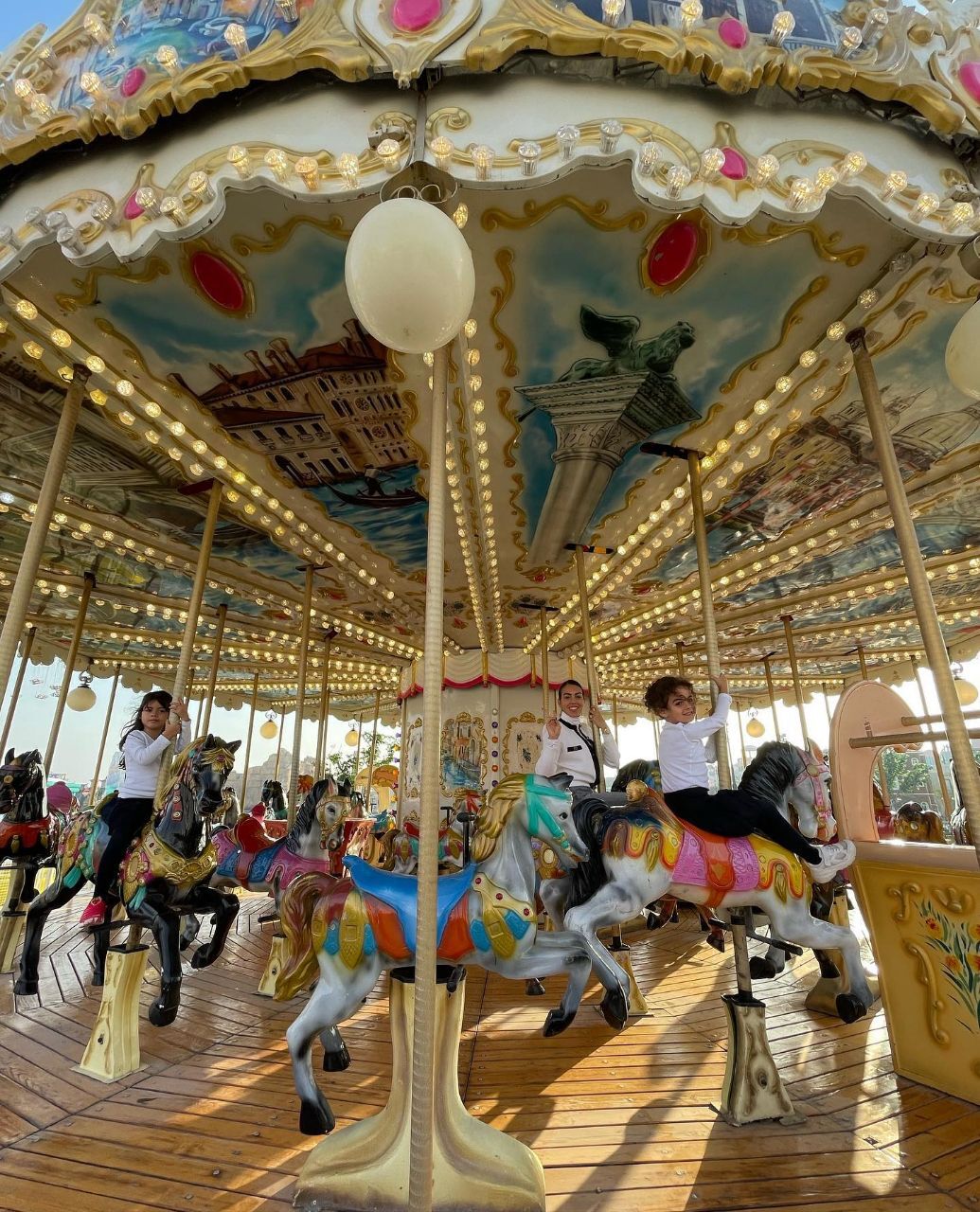 تصاویر جدید جورجینا تصاویر جدید جورجینا رودریگز و کریس رونالدو در یک شهربازی عربستان (عکس)