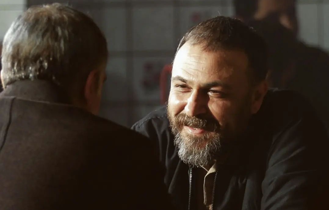 رضا پروانه رضا پروانه ! قلب تو قلب پرنده ، پوستت اما پوست شیر ...