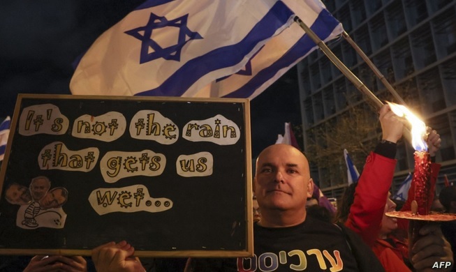 پنجمین هفته تظاهرات بزرگ علیه نتانیاهو در اسراییل (+عکس) پنجمین هفته تظاهرات بزرگ علیه نتانیاهو در اسراییل (+عکس)