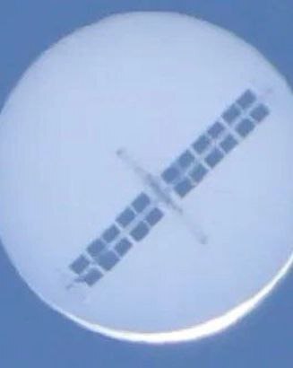 بالن چینی اولین شکار هوایی جنگنده F-22 رپتور  (عکس)