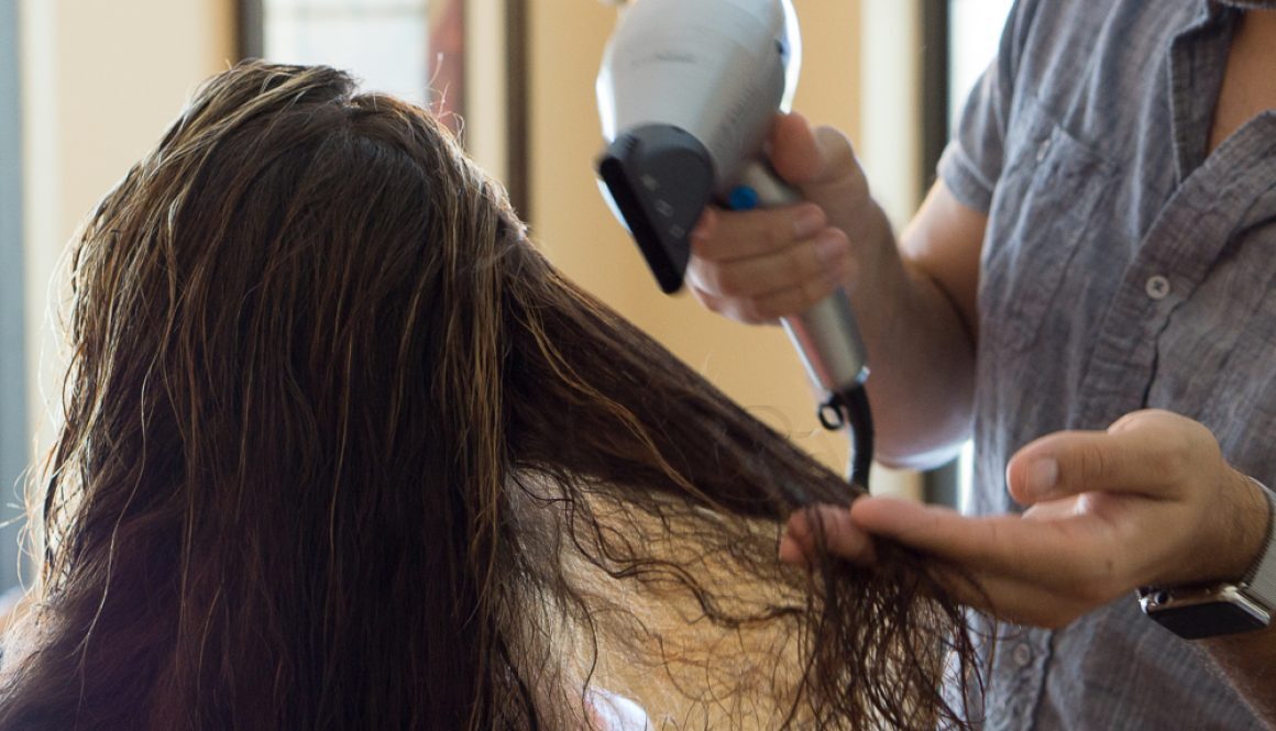 ترفندهای سشوار کشیدن که تا به حال نمیدانستید! ترفندهای سشوار کشیدن که تا به حال نمیدانستید!