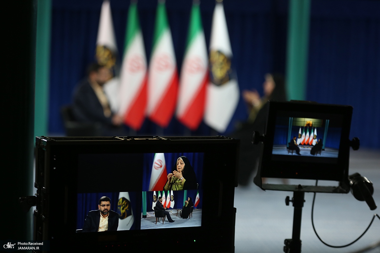 معصومه ابتکار: امام از ابتدا با نگاه‌های سخت‌گیرانه به حجاب درگیر بودند/ چون باورمان شده کسی هستیم، خطا می‌کنیم و عذرخواهی نمی‌کنیم/ اتفاقات ماه‌های اخیر، انباشت سال‌های طولانی اعتراضات زنان بود/ راهی جز اصلاحات مبنایی نداریم