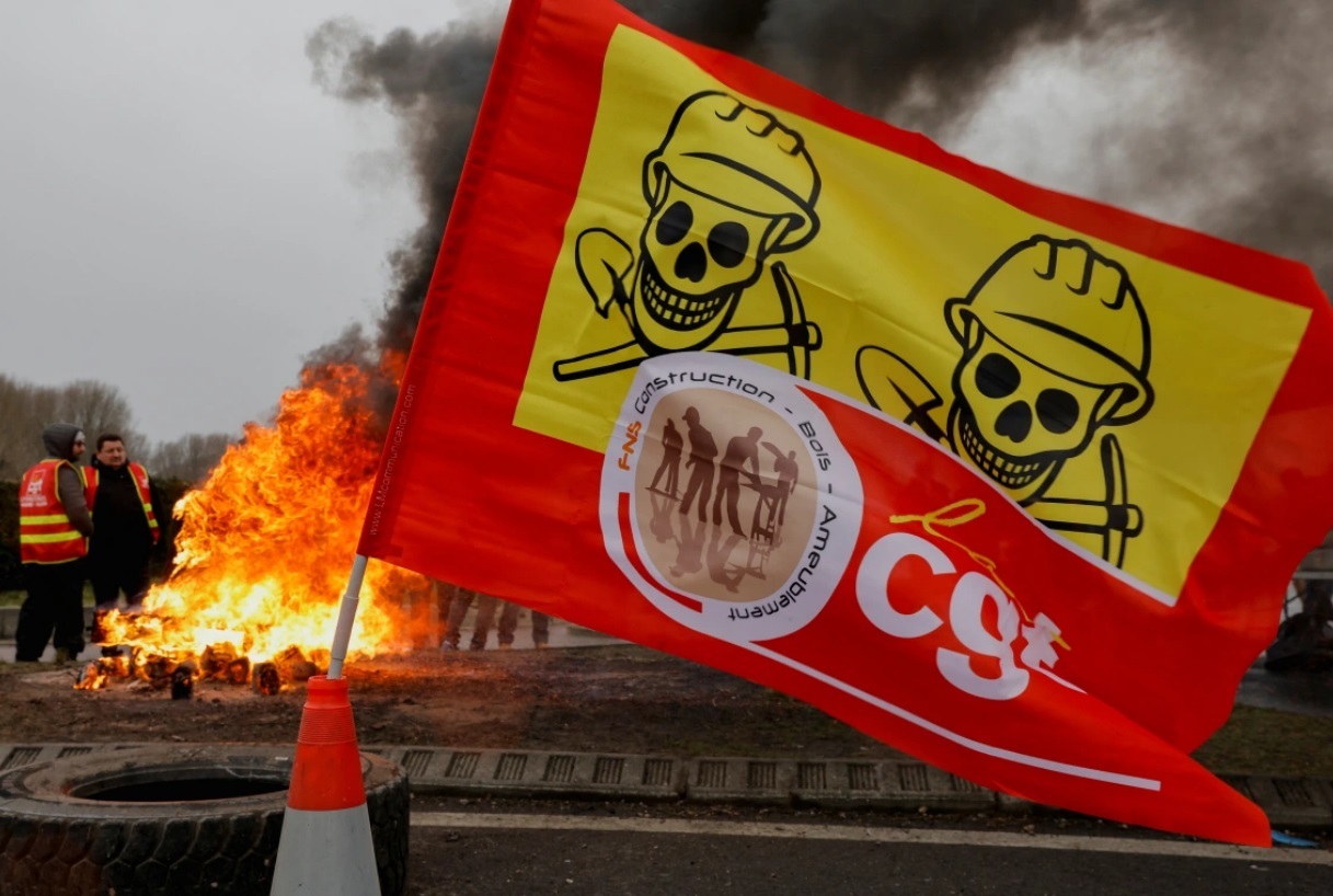 تظاهرات و اعتصاب بزرگ در فرانسه / اختلال در پروازها، مترو، قطارها و اتوبوس ها / بیش از یک میلیون معترض در خیابان / پیوستن معلمان، کارمندان و کارگران به اعتصاب تظاهرات و اعتصاب بزرگ در فرانسه / اختلال در پروازها، مترو، قطارها و اتوبوس ها / بیش از یک میلیون معترض در خیابان / پیوستن معلمان، کارمندان و کارگران به اعتصاب