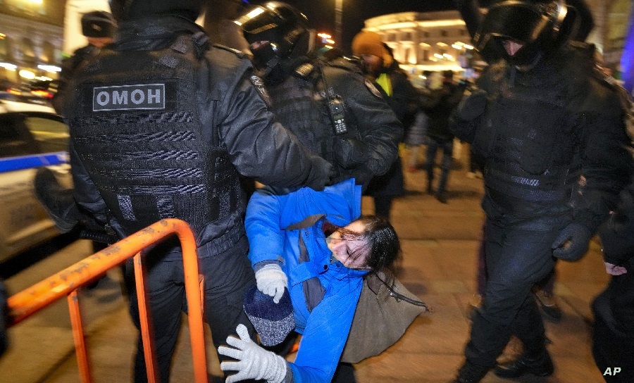 روسیه یک سال بعد از جنگ اوکراین: مخالفان در زندان ، تبلیغات ملی گرایانه در اوج روسیه یک سال بعد از جنگ اوکراین: مخالفان در زندان ، تبلیغات ملی گرایانه در اوج
