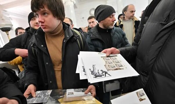 اقدام اوکراینیها به مناسبت نخستین سالگرد حمله روسیه اقدام اوکراینیها به مناسبت نخستین سالگرد حمله روسیه ؛ رونمایی از تمبر بنکسی (نقاش معروف ناشناس)