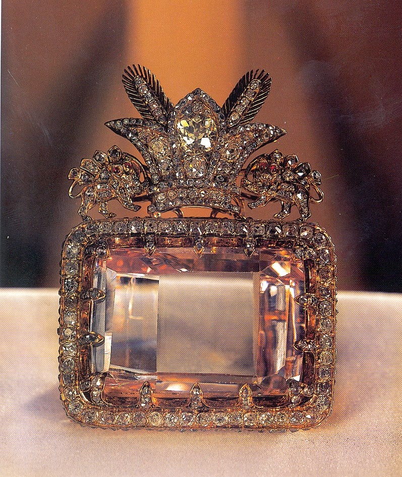 شاهان عشقِ جواهر در عهد قاجار و پهلوی/ جواهرات ملی ایران چقدر میارزد؟ شاهان عشقِ جواهر در عهد قاجار و پهلوی/ جواهرات ملی ایران چقدر میارزد؟