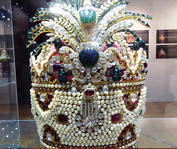 شاهان عشقِ جواهر در عهد قاجار و پهلوی/ جواهرات ملی ایران چقدر میارزد؟ شاهان عشقِ جواهر در عهد قاجار و پهلوی/ جواهرات ملی ایران چقدر میارزد؟