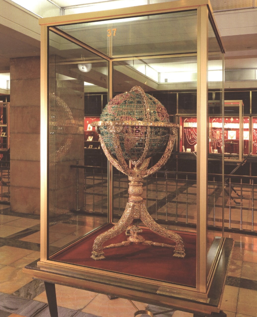 شاهان عشقِ جواهر در عهد قاجار و پهلوی/ جواهرات ملی ایران چقدر میارزد؟ شاهان عشقِ جواهر در عهد قاجار و پهلوی/ جواهرات ملی ایران چقدر میارزد؟