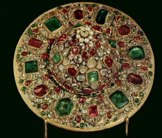 شاهان عشقِ جواهر در عهد قاجار و پهلوی/ جواهرات ملی ایران چقدر میارزد؟ شاهان عشقِ جواهر در عهد قاجار و پهلوی/ جواهرات ملی ایران چقدر میارزد؟