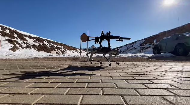 ببینید| سگ رباتیک روسی مجهز به مسلسل خودکار با قیمت ۳.۰۰۰ دلار رونمایی شد