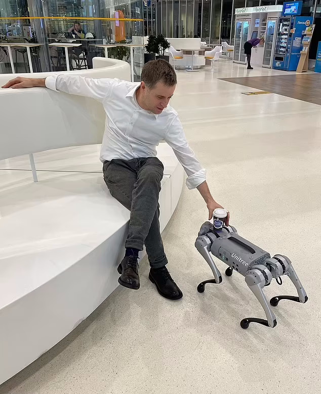 ببینید| سگ رباتیک روسی مجهز به مسلسل خودکار با قیمت ۳.۰۰۰ دلار رونمایی شد