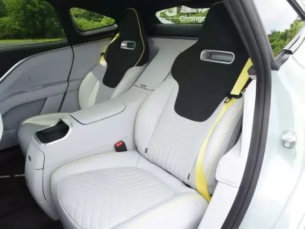 آواتار ۱۱؛ پورشه کاین چینی با تکنولوژی هواوی و طراحی نادر فقیه زاده آواتار ۱۱؛ پورشه کاین چینی با تکنولوژی هواوی و طراحی نادر فقیه زاده