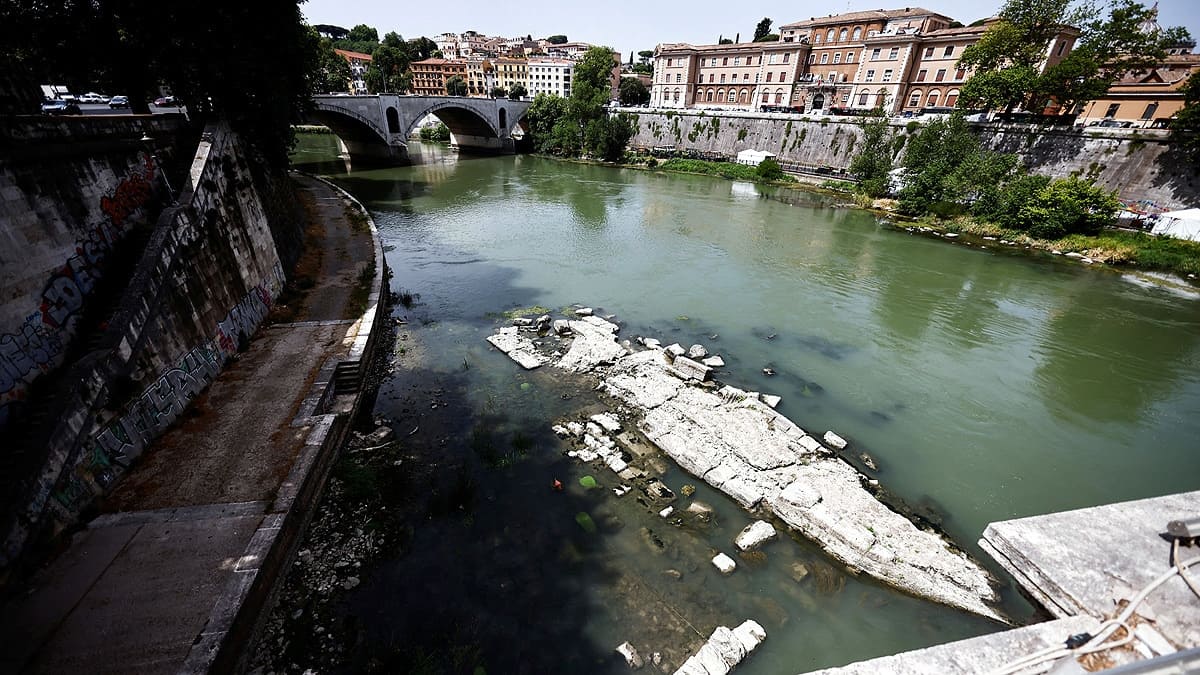 از دهکده ارواح تا شهر 3400 ساله؛ خشکسالی چه بناهای تاریخی را از زیر آب بیرون آورد؟ از دهکده ارواح تا شهر 3400 ساله؛ خشکسالی چه بناهای تاریخی را از زیر آب بیرون آورد؟