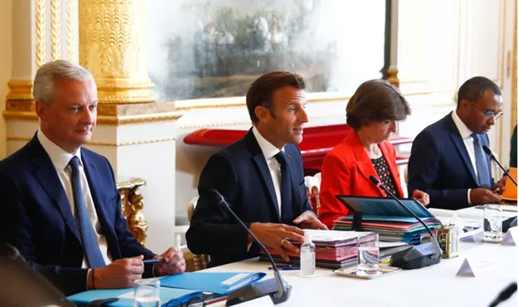 رییس جمهوری فرانسه: به پایان دوران فراوانی و رفاه رسیده ایم/ کمربندها را سفت ببندید رییس جمهوری فرانسه: به پایان دوران فراوانی و رفاه رسیده ایم/ کمربندها را سفت ببندید