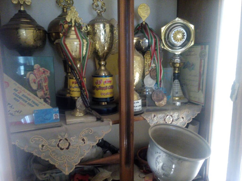 با رکورددار عجیبترین فرود و صعودها در ارتفاعات تهران / فتح توچال با موتورسیکلت در ۱۸ دقیقه با رکورددار عجیبترین فرود و صعودها در ارتفاعات تهران / فتح توچال با موتورسیکلت در ۱۸ دقیقه