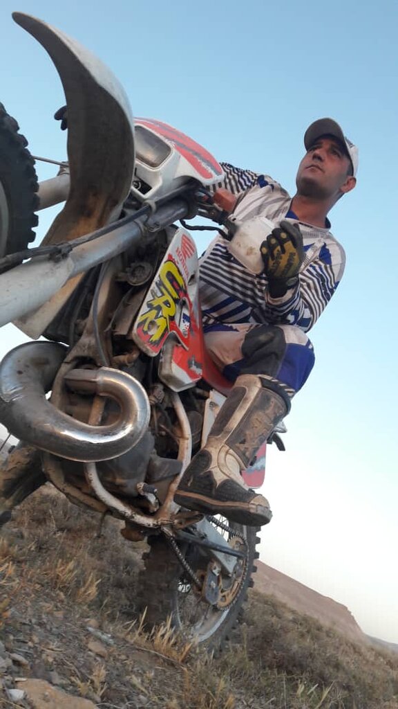 با رکورددار عجیبترین فرود و صعودها در ارتفاعات تهران / فتح توچال با موتورسیکلت در ۱۸ دقیقه با رکورددار عجیبترین فرود و صعودها در ارتفاعات تهران / فتح توچال با موتورسیکلت در ۱۸ دقیقه