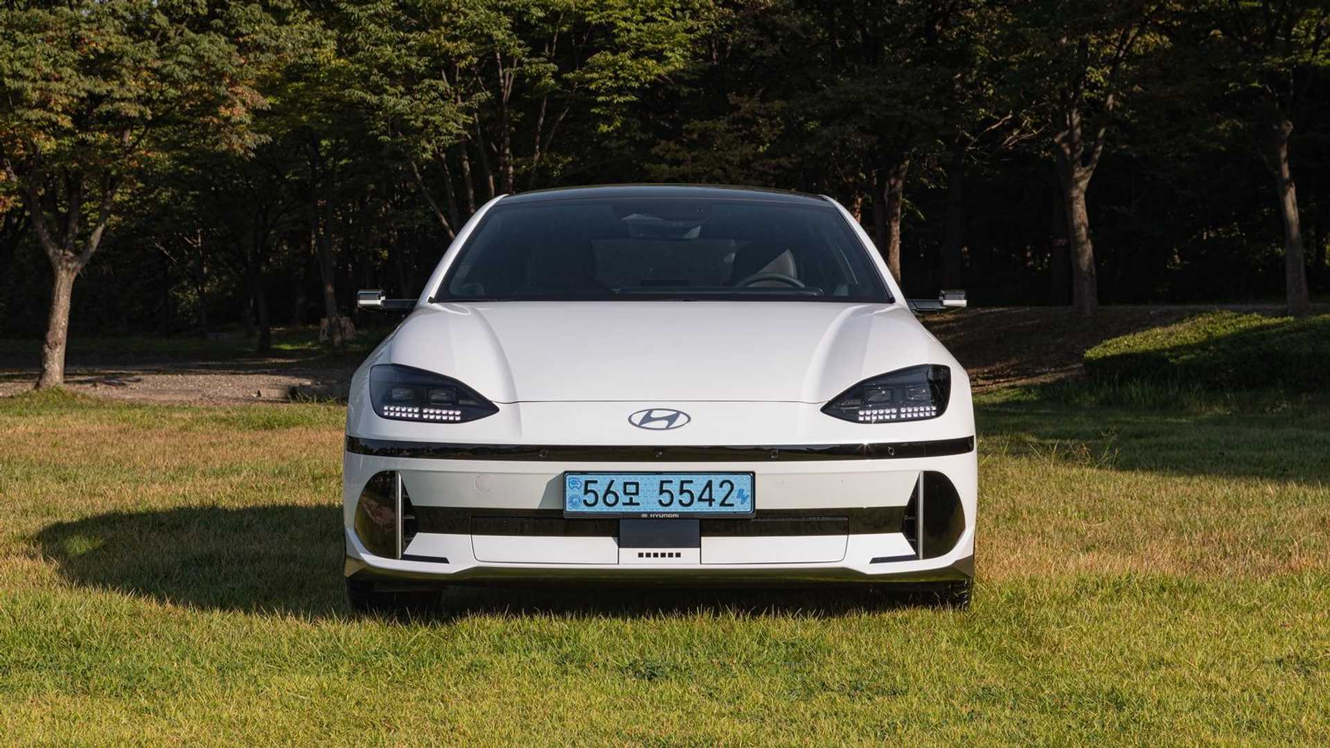 آیونیک 6؛ وقتی خبری از محصولات هیوندای که عادت داشتیم، نیست! (+عکس) آیونیک 6؛ وقتی خبری از محصولات هیوندای که عادت داشتیم، نیست! (+عکس)