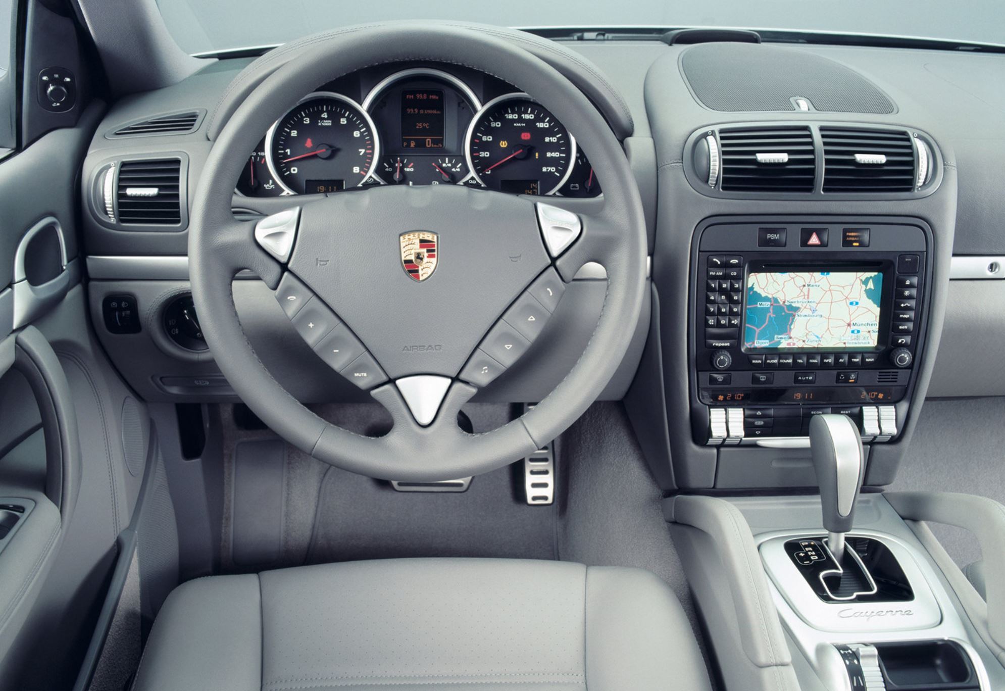 بولیگر؛ شاسی بلند زشت چینی!/ کپی ناموفق پورشه کاین که معروف شد(+عکس) بولیگر؛ شاسی بلند زشت چینی!/ کپی ناموفق پورشه کاین که معروف شد(+عکس)