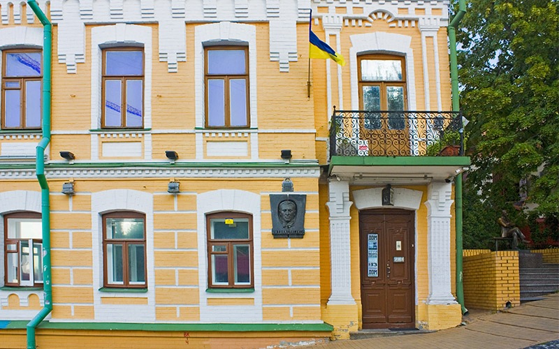 روس زدایی در اوکراین: از حذف نویسندگان روس تا تغییر اسم خیابان مسکو روس زدایی در اوکراین: از حذف نویسندگان روس تا تغییر اسم خیابان مسکو